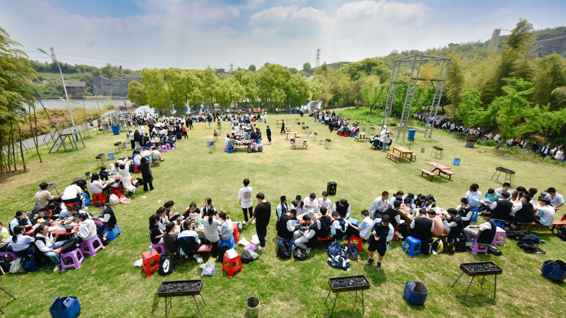 仇海庚说：高三地理班学生一定要来华夏游学龙凤谷教育营地现场学习一天