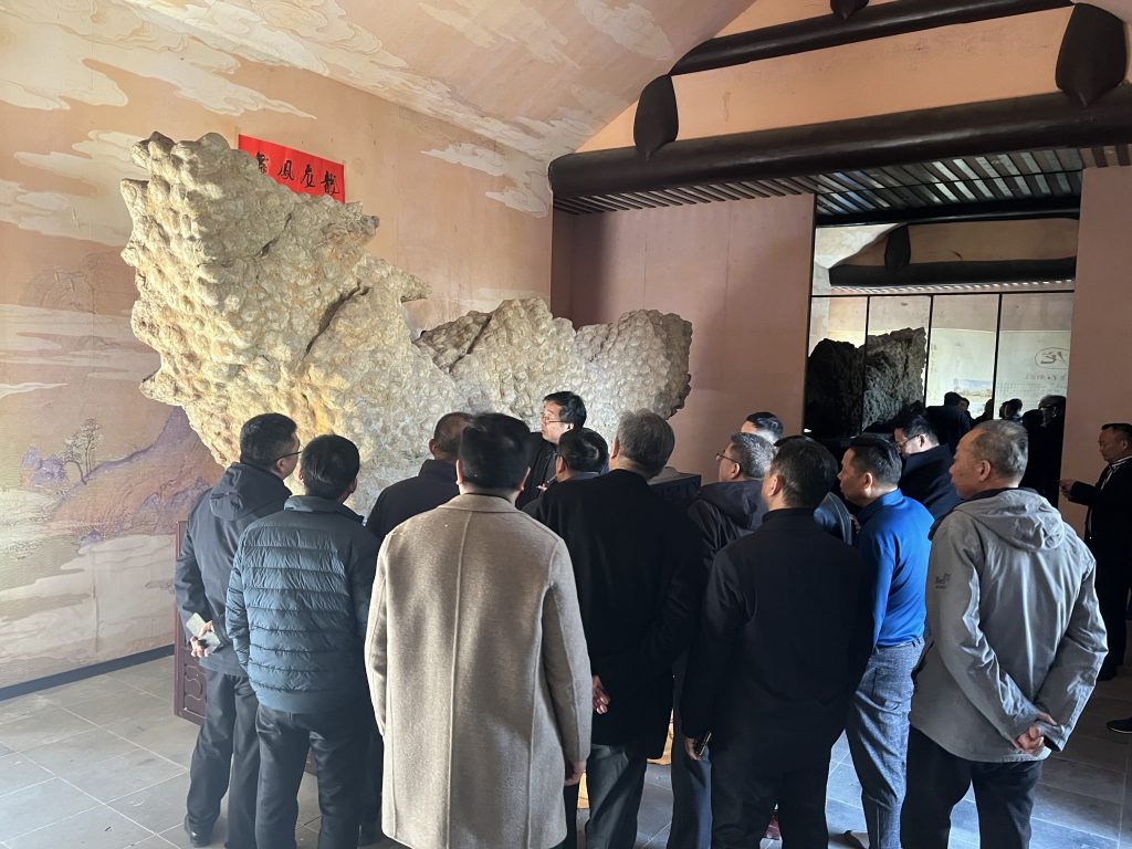 地球的年轮,7.8-8亿年跨度之间的牛眼叠层石古生物化石,是研究地球古环境的重要参考依据,也是龙凤谷得名的传奇